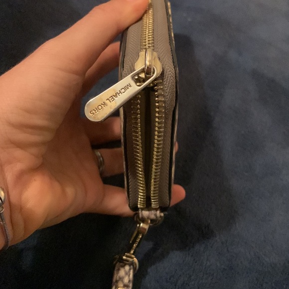 Michael Kors Snakeskin wallet Jet Set Travel Large Multifunction Phone Case - Picture 6 of 9